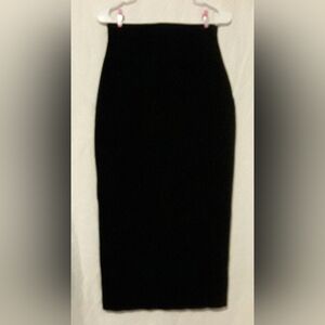 Theomiles women's medium long black skirt